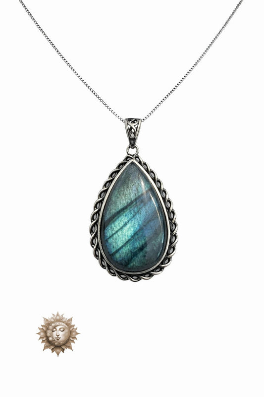 Striking Labradorite Vintage Setting 925 Sterling Silver Pendant and Chain