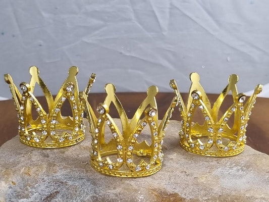 Golden Crown Sphere Stand